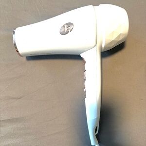 T3 Micro Featherweight Luxe 2i Ionic Blow Dryer